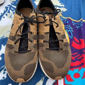 Used golden beige/black gum light brown